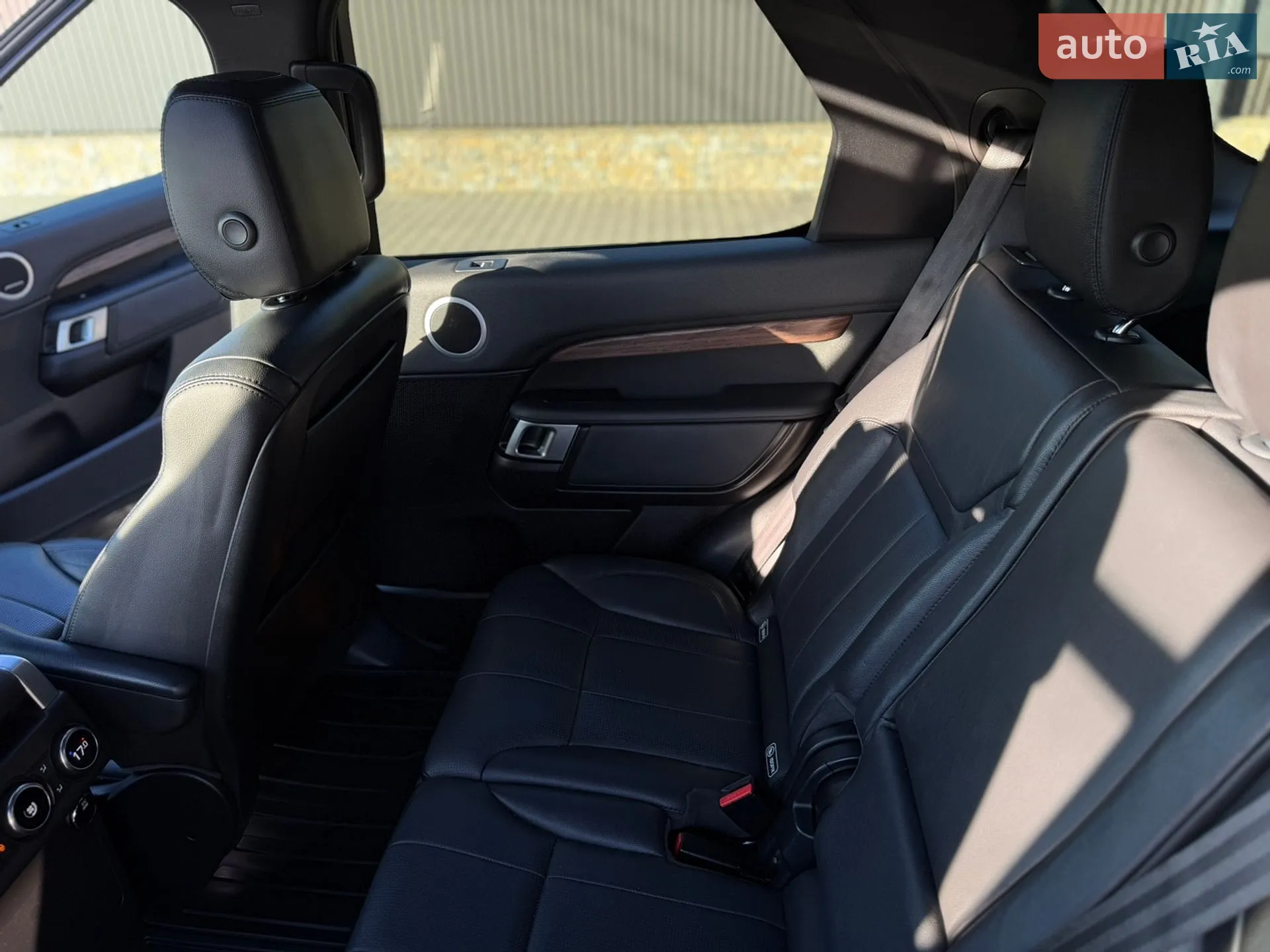 2017 Land Rover Discovery - мініатюра 49