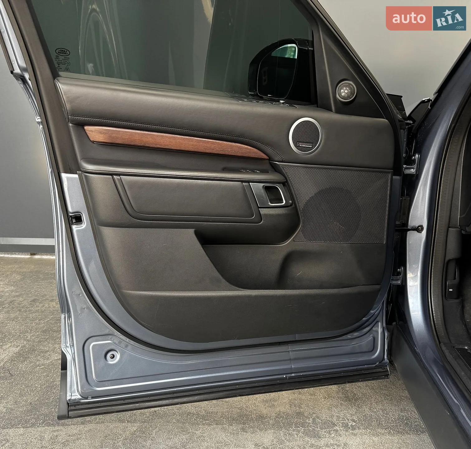 2019 Land Rover Discovery - мініатюра 24