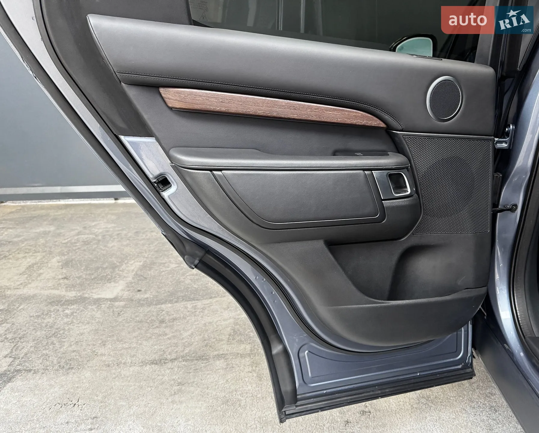 2019 Land Rover Discovery - мініатюра 28