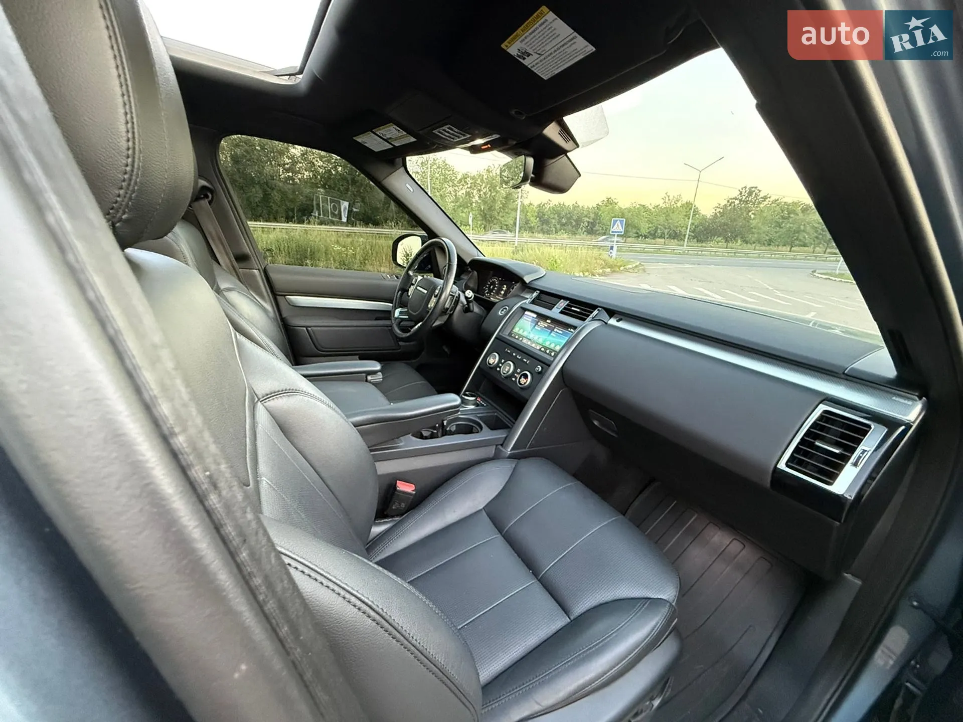2019 Land Rover Discovery - мініатюра 16