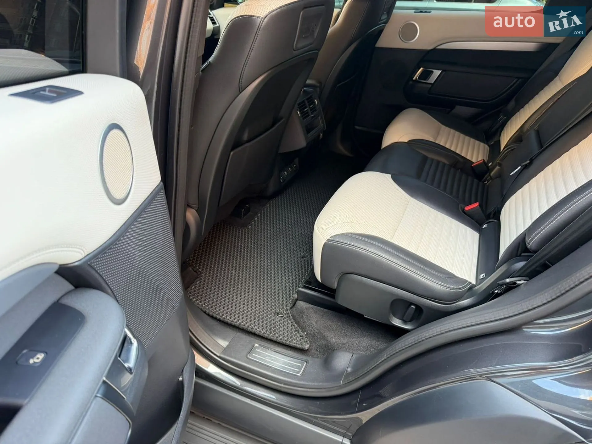 2021 Land Rover Discovery - мініатюра 31
