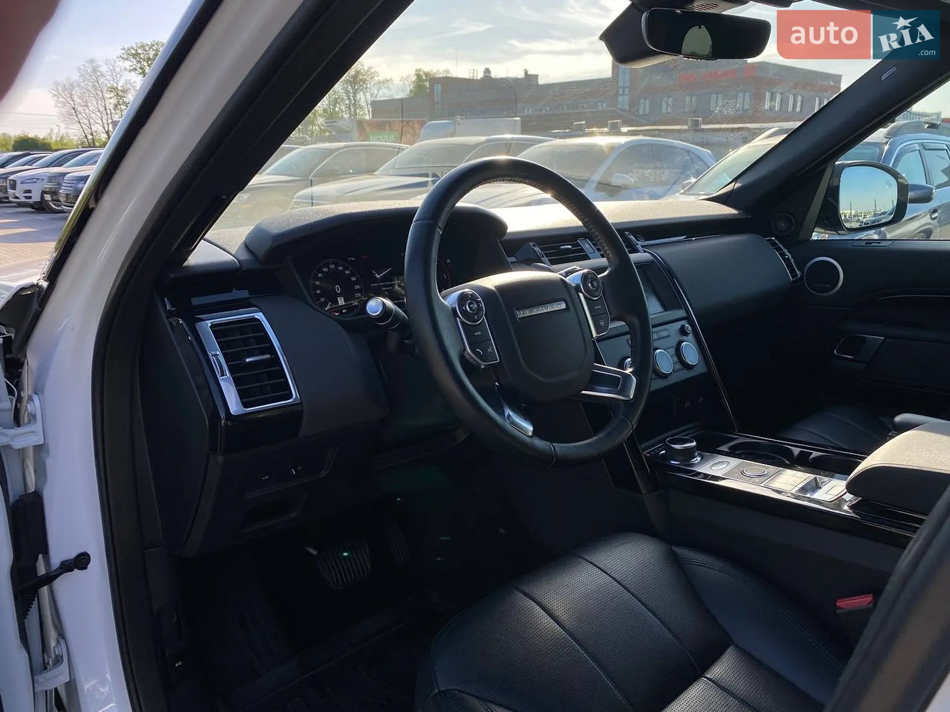 2018 Land Rover Discovery - мініатюра 25