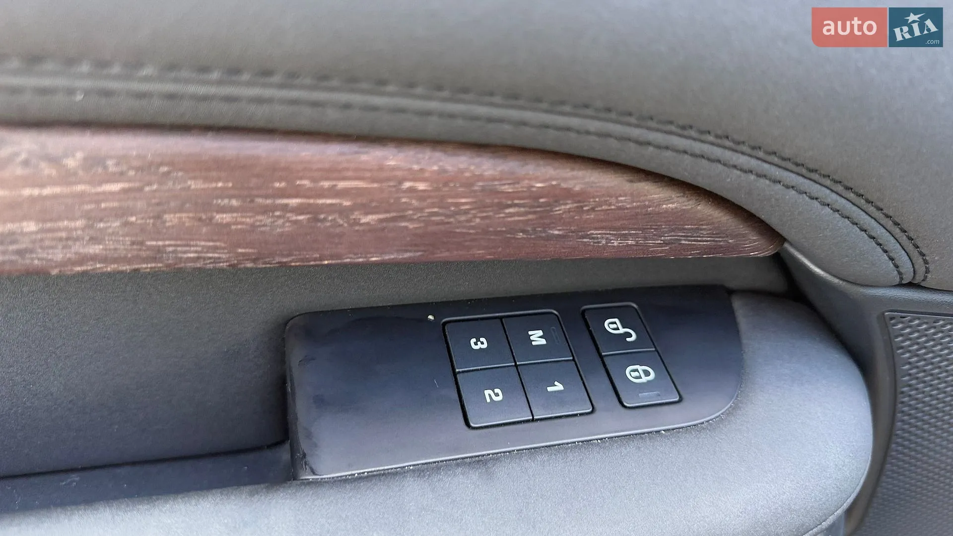 2020 Land Rover Discovery - мініатюра 19