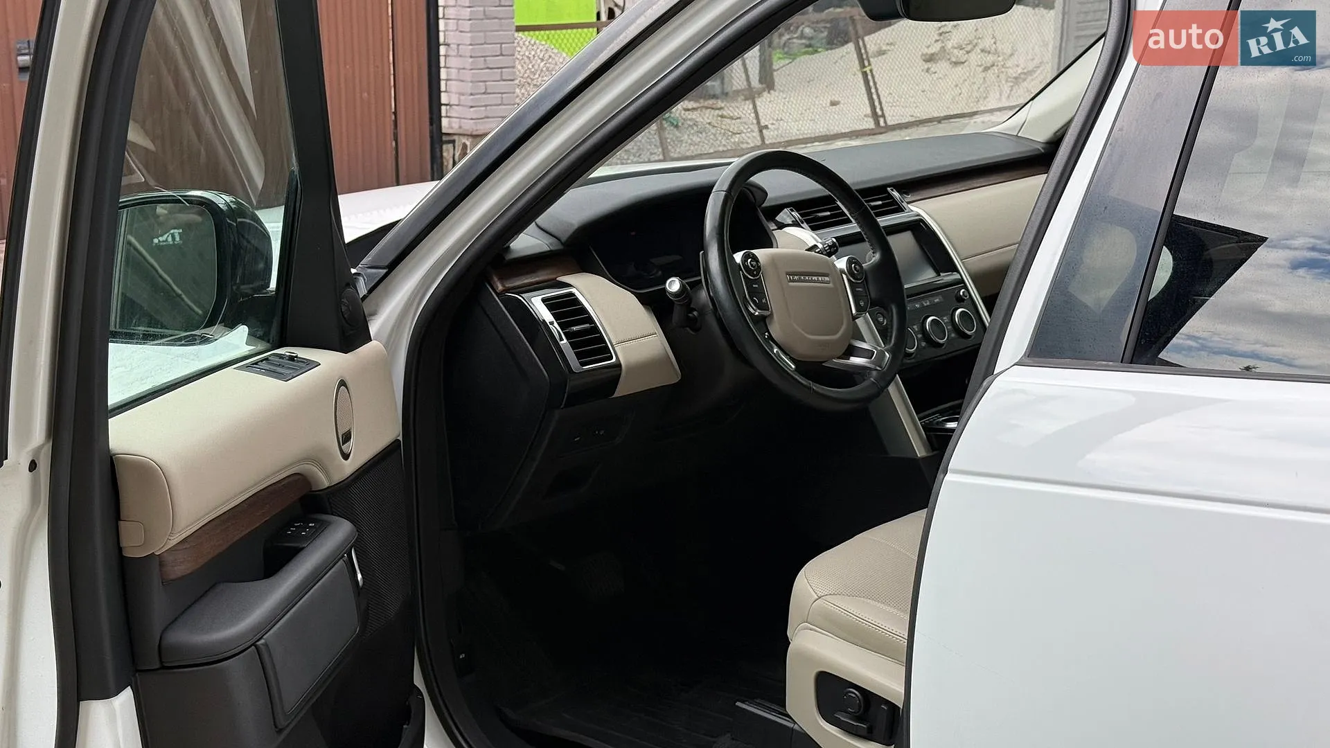 2018 Land Rover Discovery - мініатюра 14