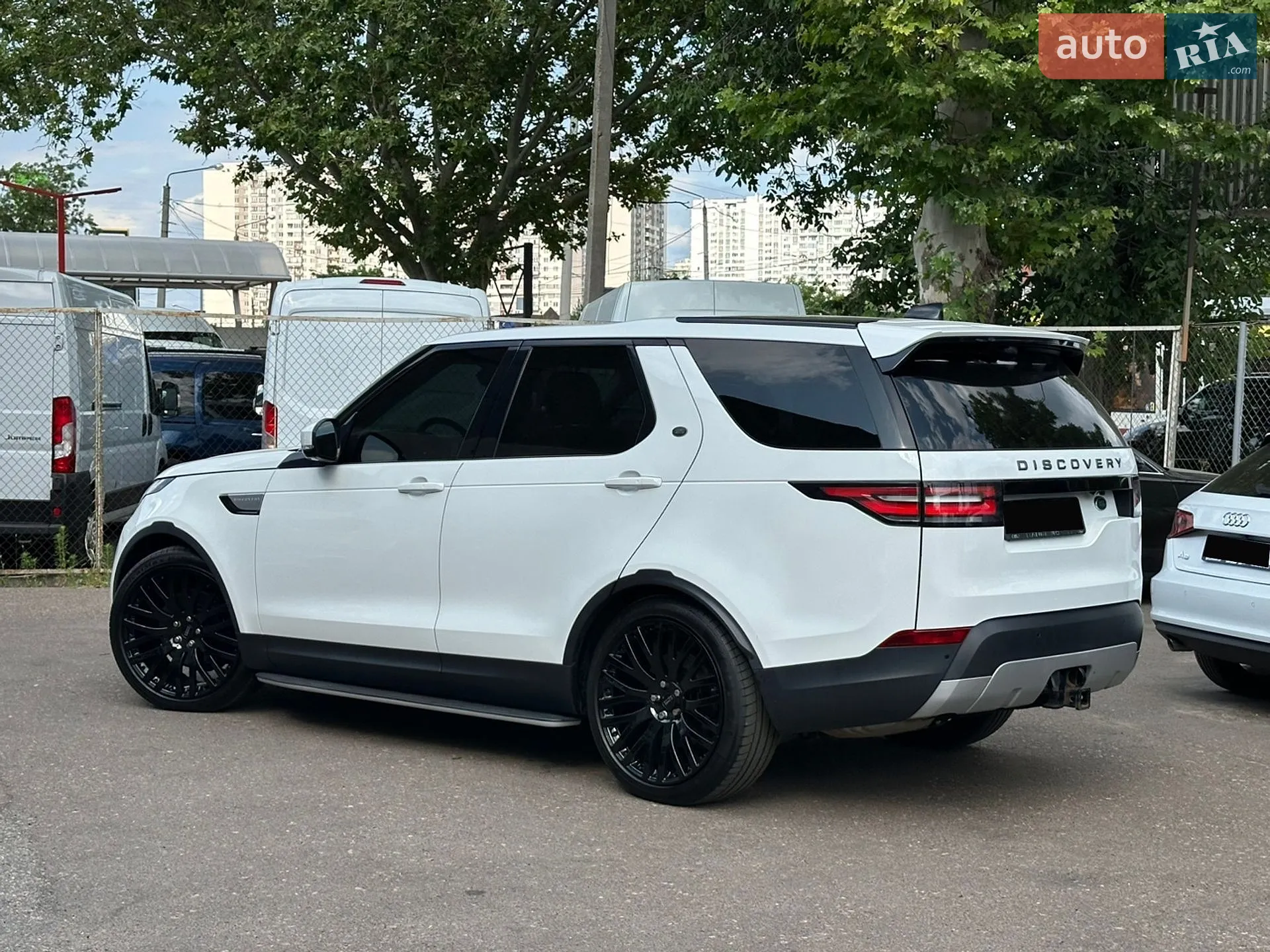 2017 Land Rover Discovery - мініатюра 14
