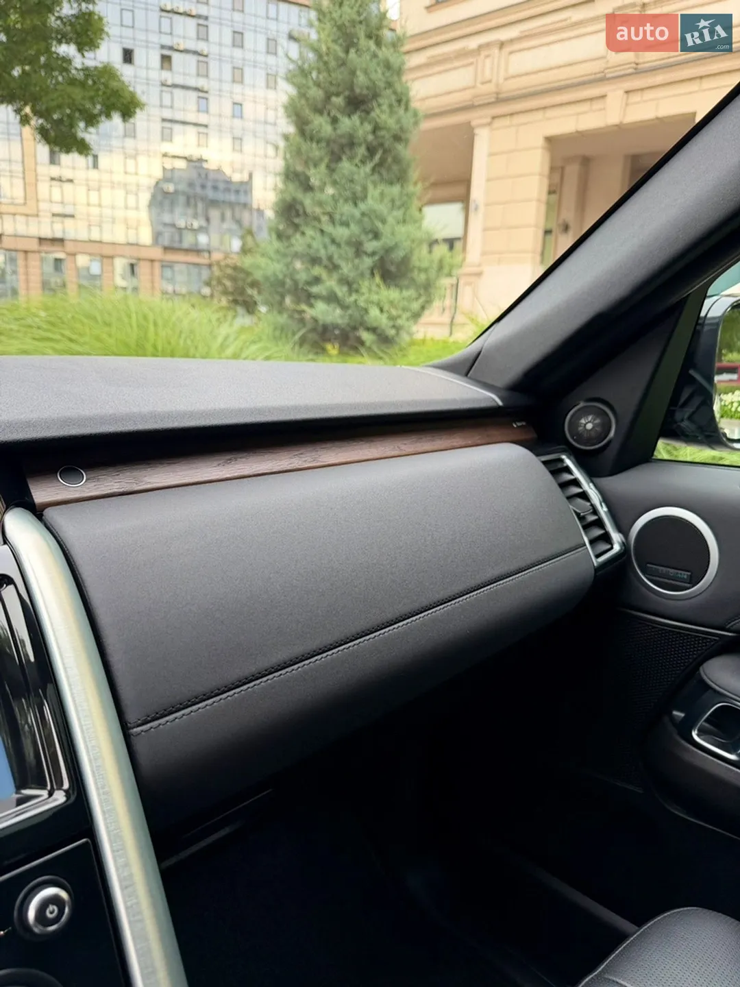 2018 Land Rover Discovery - мініатюра 48