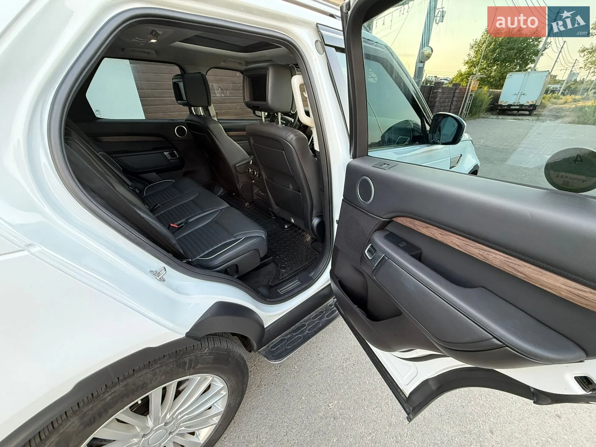2018 Land Rover Discovery - мініатюра 27