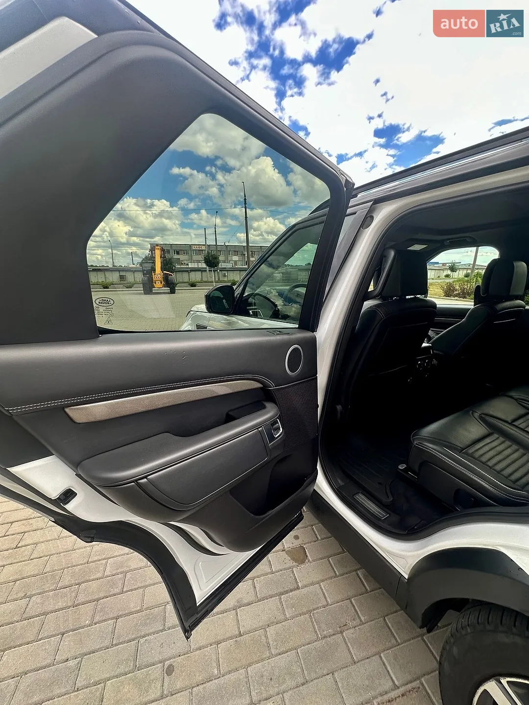 2018 Land Rover Discovery - мініатюра 30