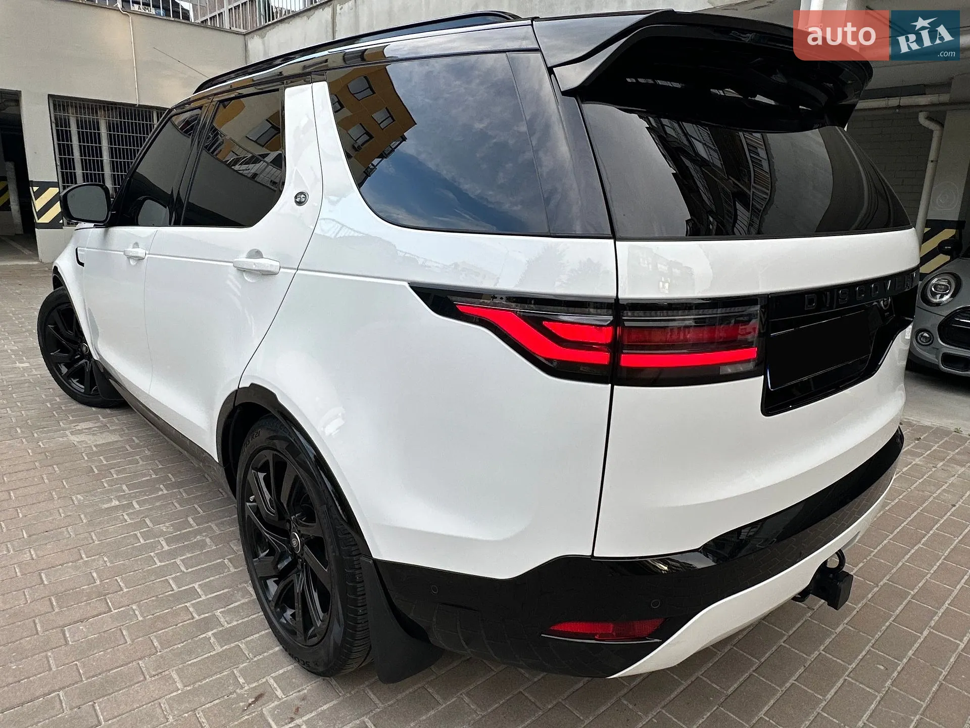 2023 Land Rover Discovery - мініатюра 28