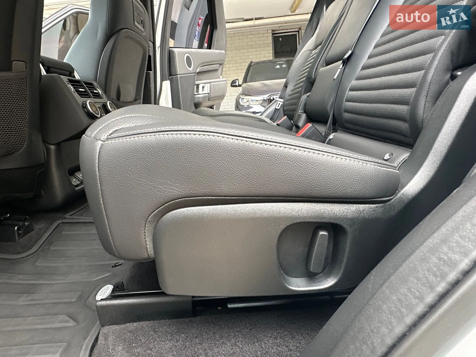 2023 Land Rover Discovery - мініатюра 47