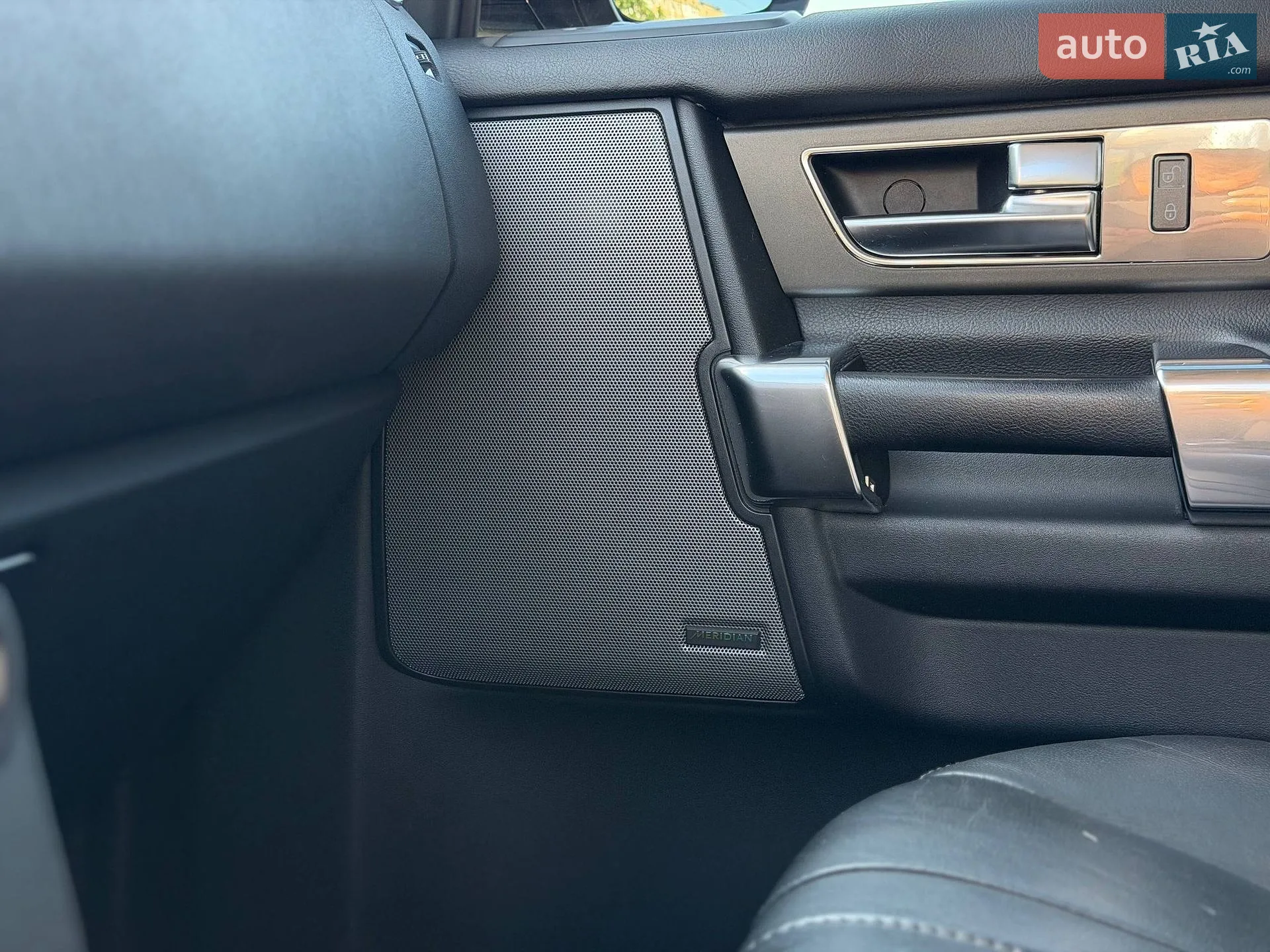 2015 Land Rover Discovery - мініатюра 23