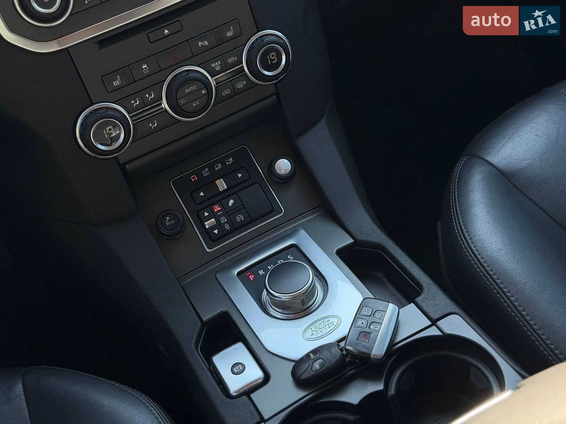 2015 Land Rover Discovery - мініатюра 25