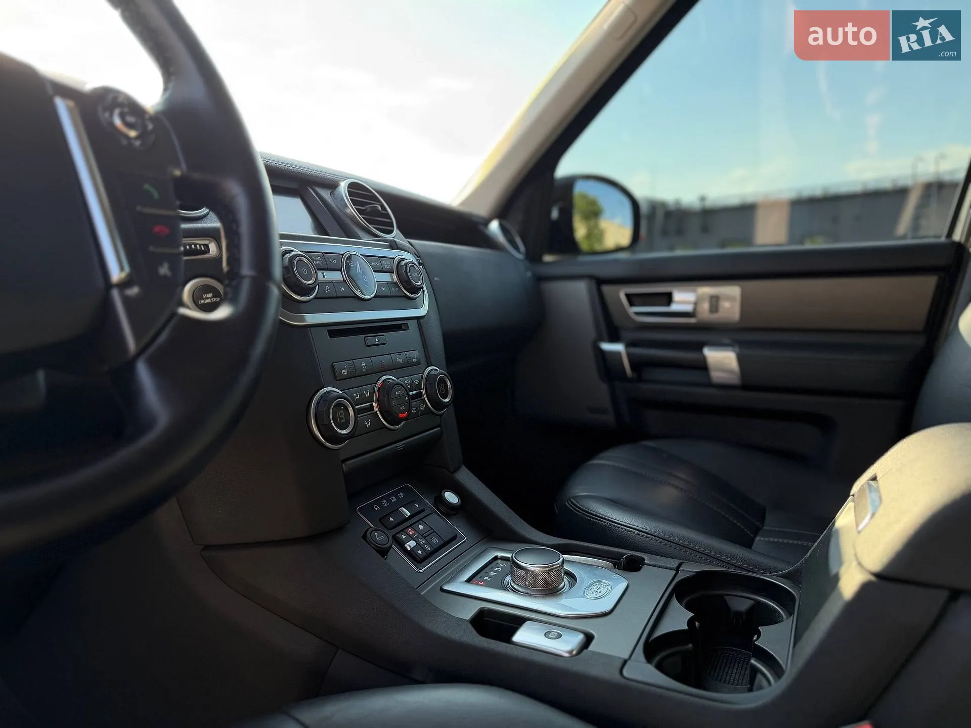 2015 Land Rover Discovery - мініатюра 32
