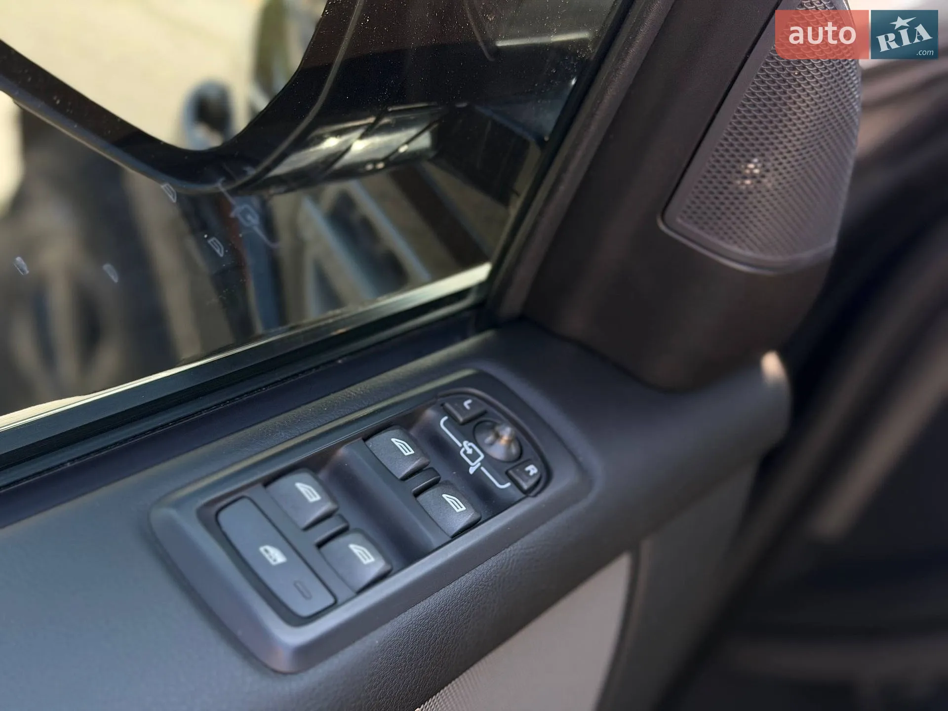 2015 Land Rover Discovery - мініатюра 34