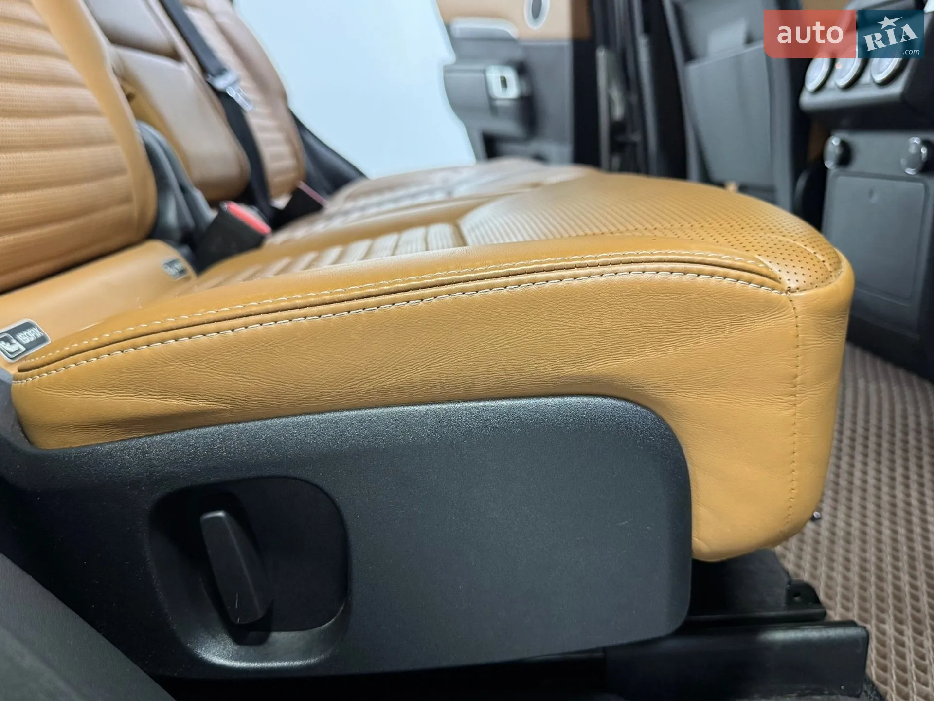 2017 Land Rover Discovery - мініатюра 40