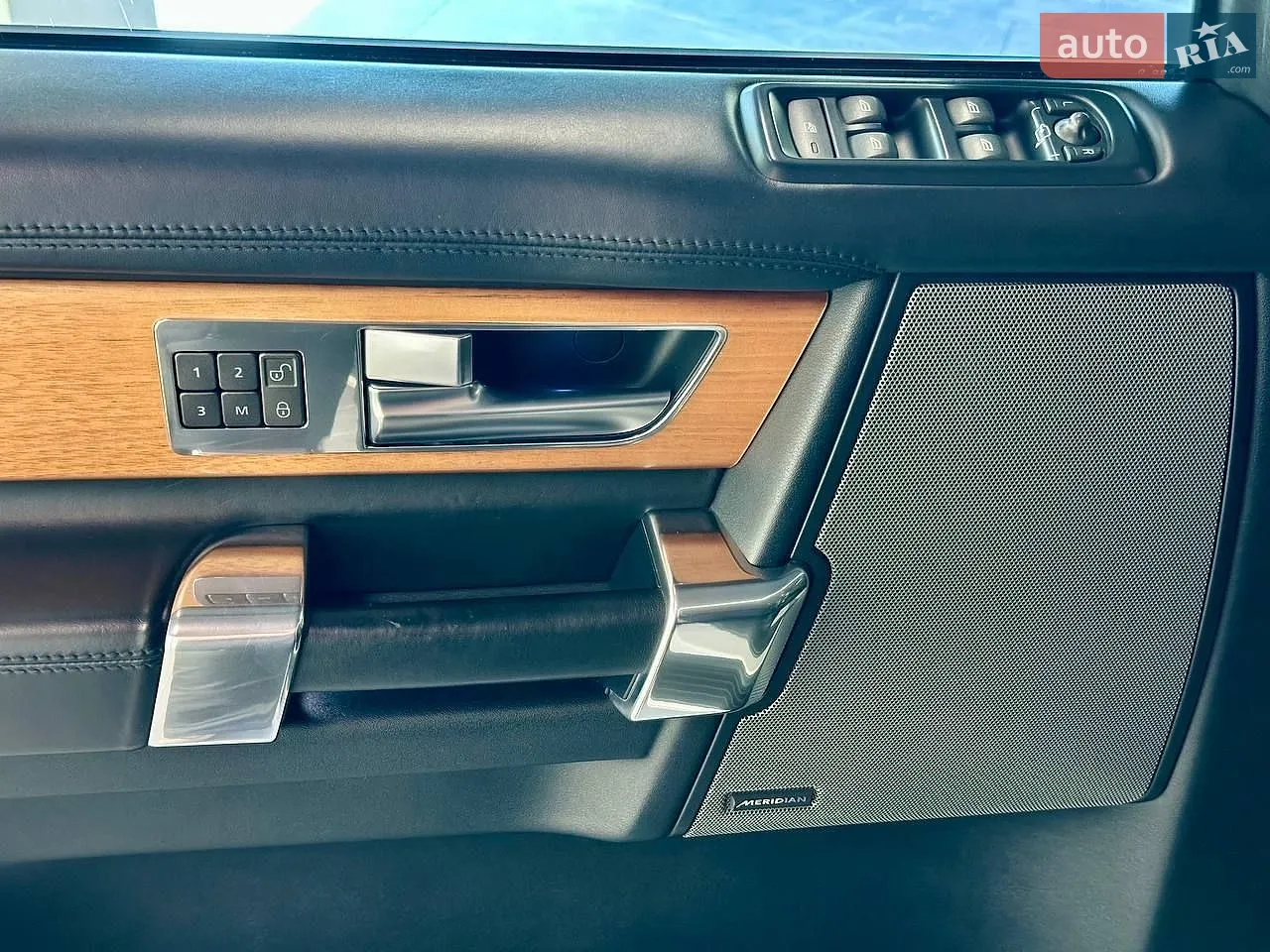 2014 Land Rover Discovery - мініатюра 16