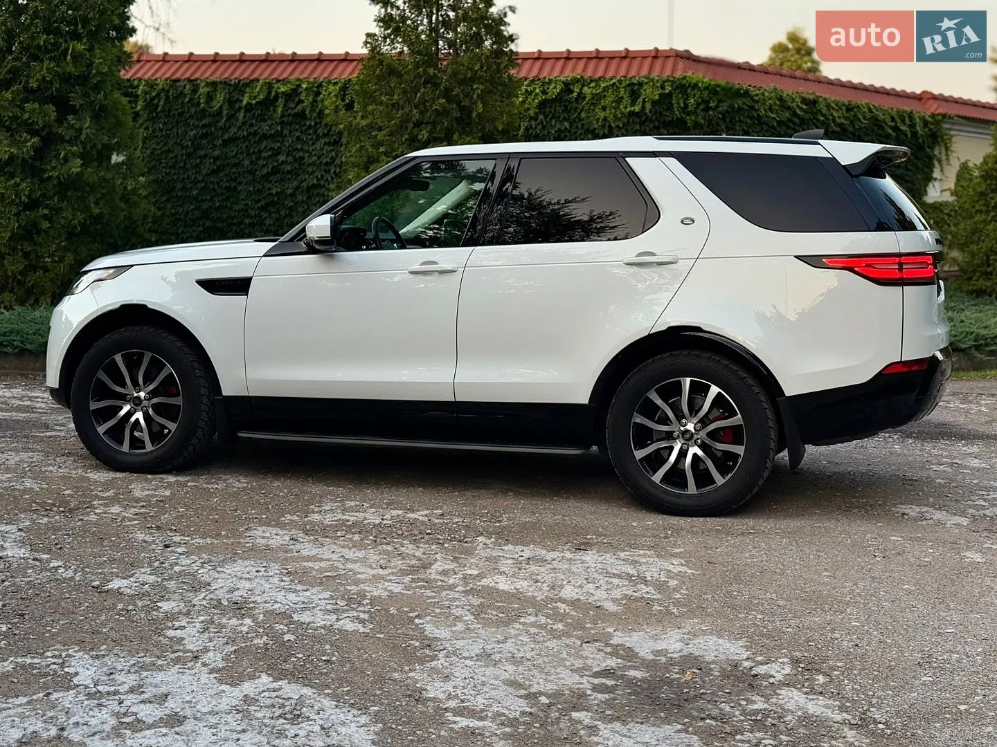 2017 Land Rover Discovery - мініатюра 10