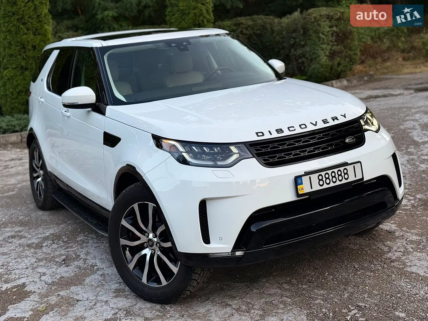 2017 Land Rover Discovery - мініатюра 16