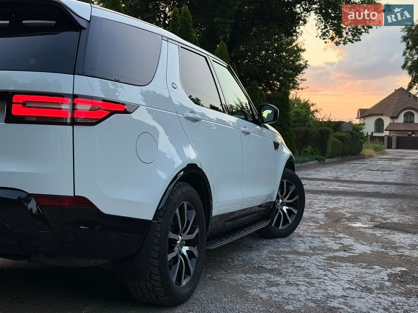 2017 Land Rover Discovery - мініатюра 24