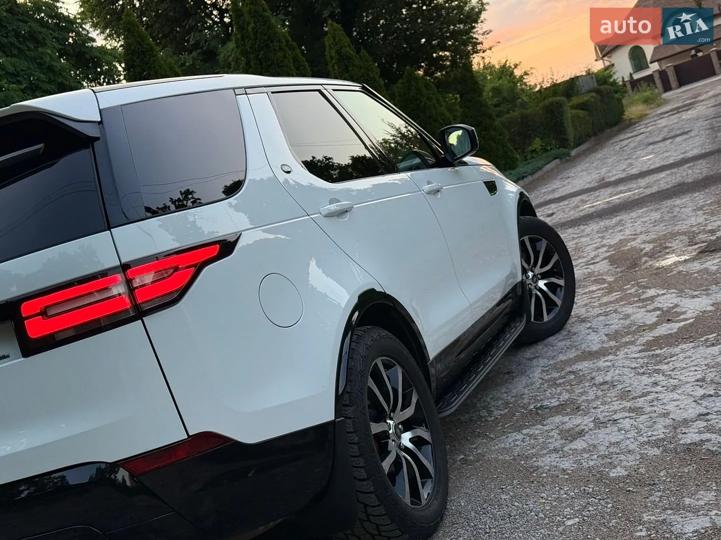 2017 Land Rover Discovery - мініатюра 23
