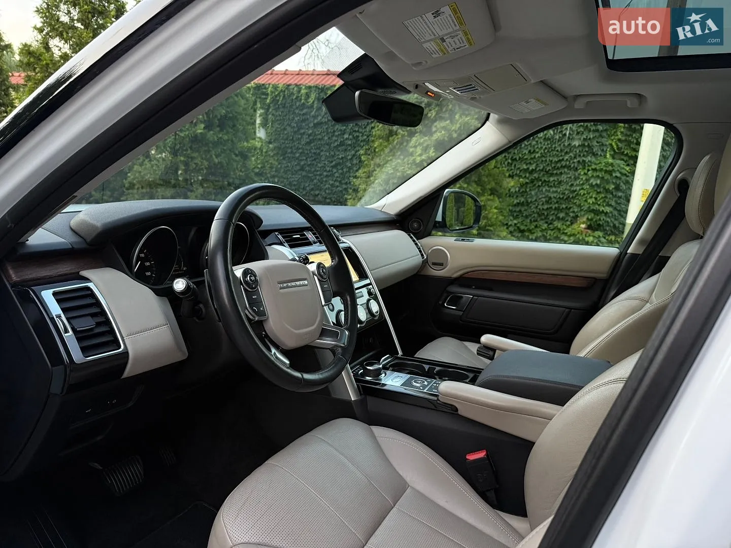 2017 Land Rover Discovery - мініатюра 34