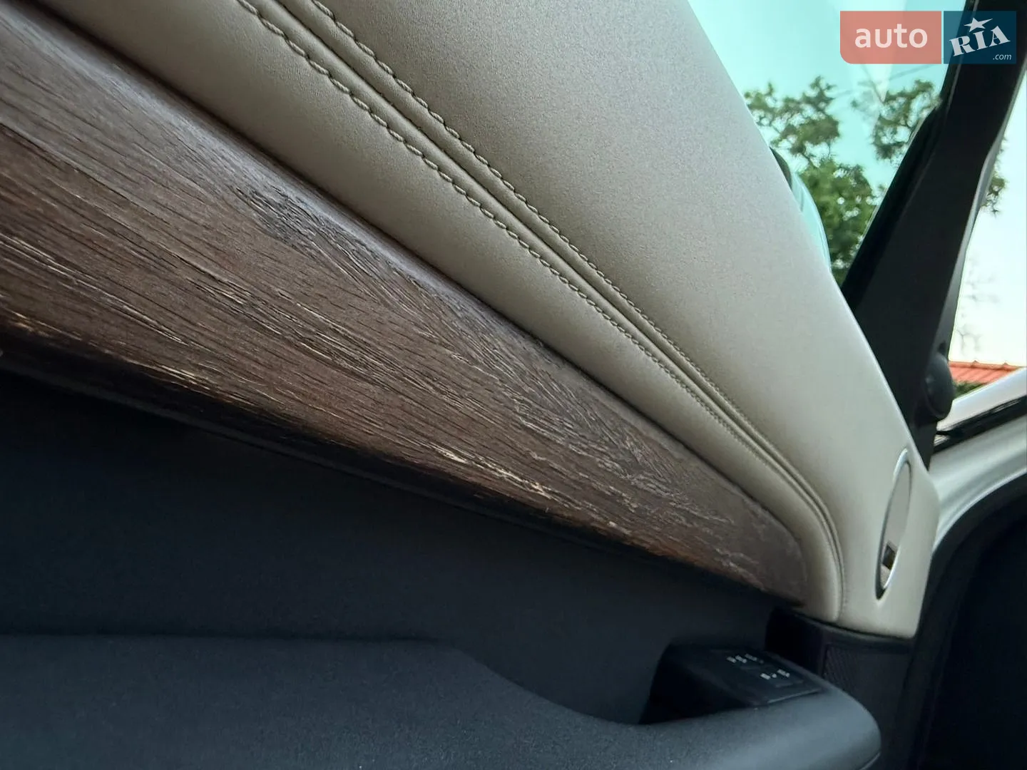 2017 Land Rover Discovery - мініатюра 39