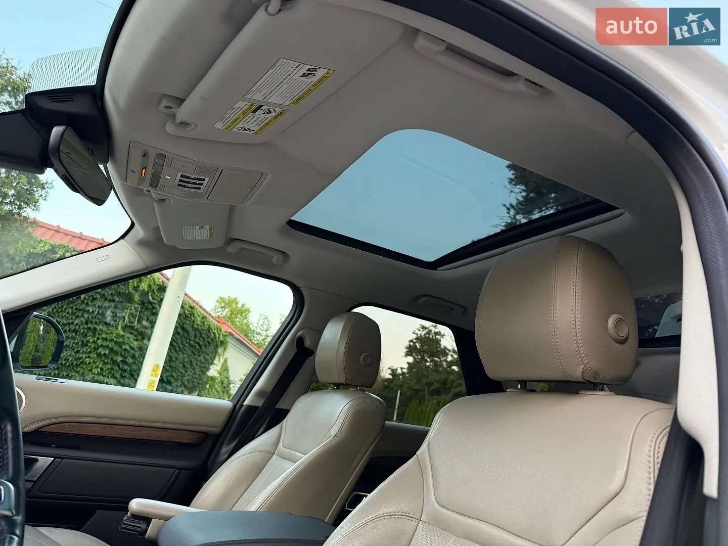 2017 Land Rover Discovery - мініатюра 42