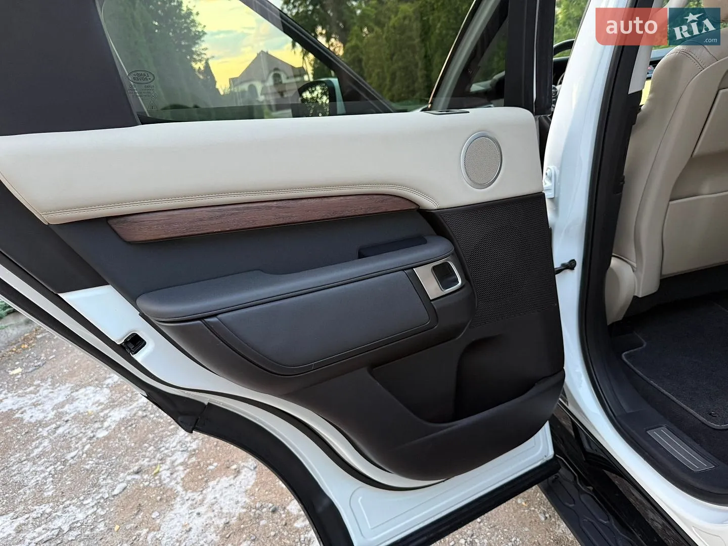 2017 Land Rover Discovery - мініатюра 44