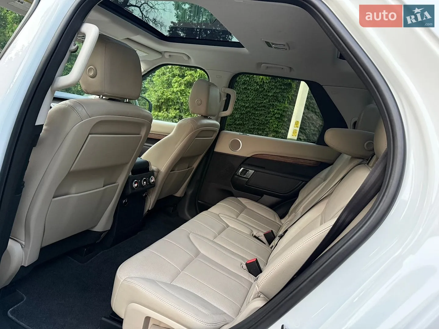 2017 Land Rover Discovery - мініатюра 45