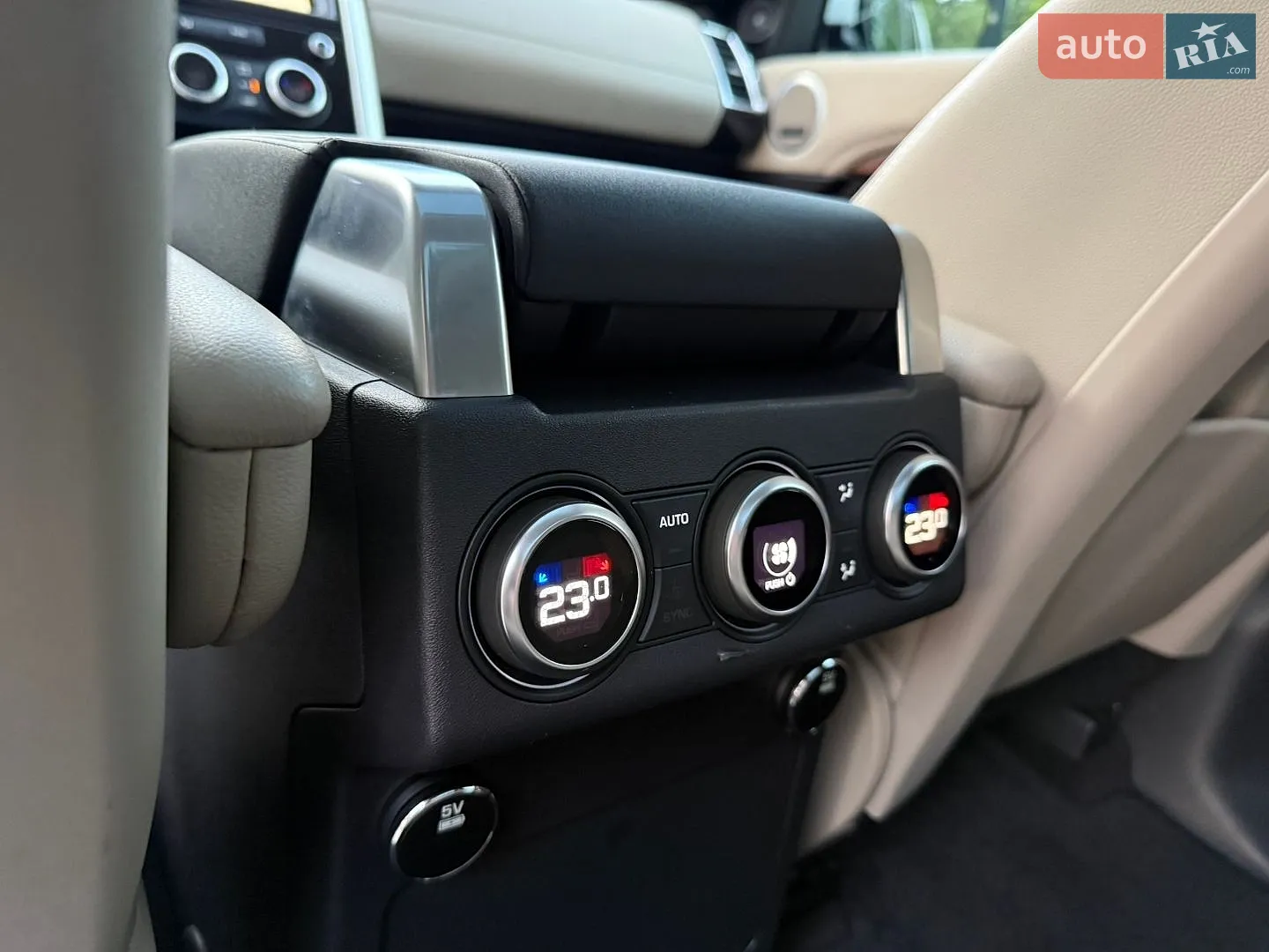 2017 Land Rover Discovery - мініатюра 48