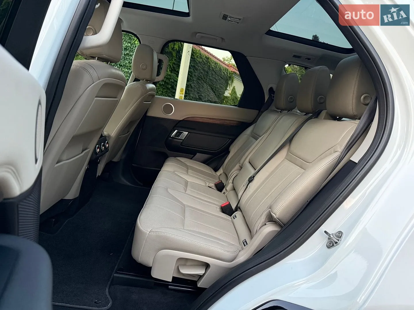 2017 Land Rover Discovery - мініатюра 46