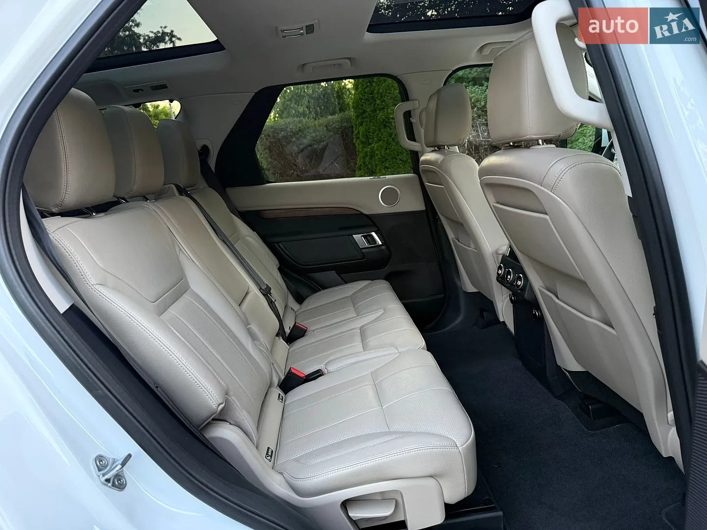 2017 Land Rover Discovery - мініатюра 50