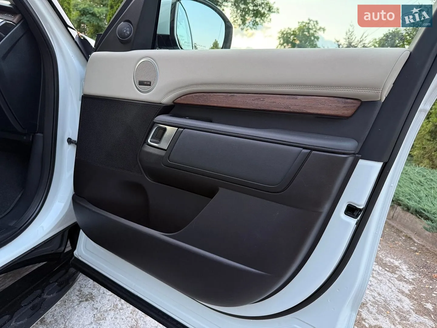 2017 Land Rover Discovery - мініатюра 53