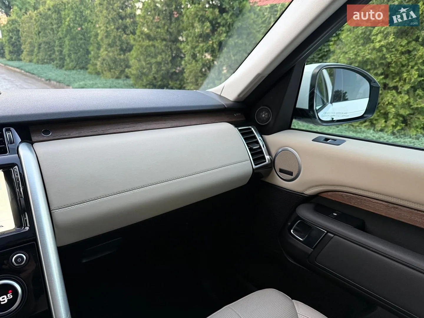 2017 Land Rover Discovery - мініатюра 66