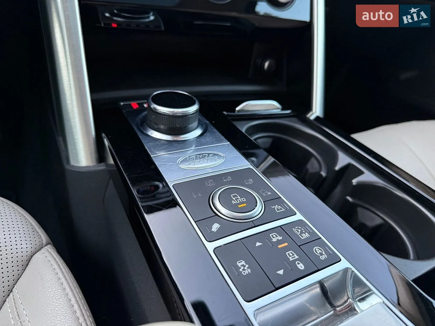 2017 Land Rover Discovery - мініатюра 70