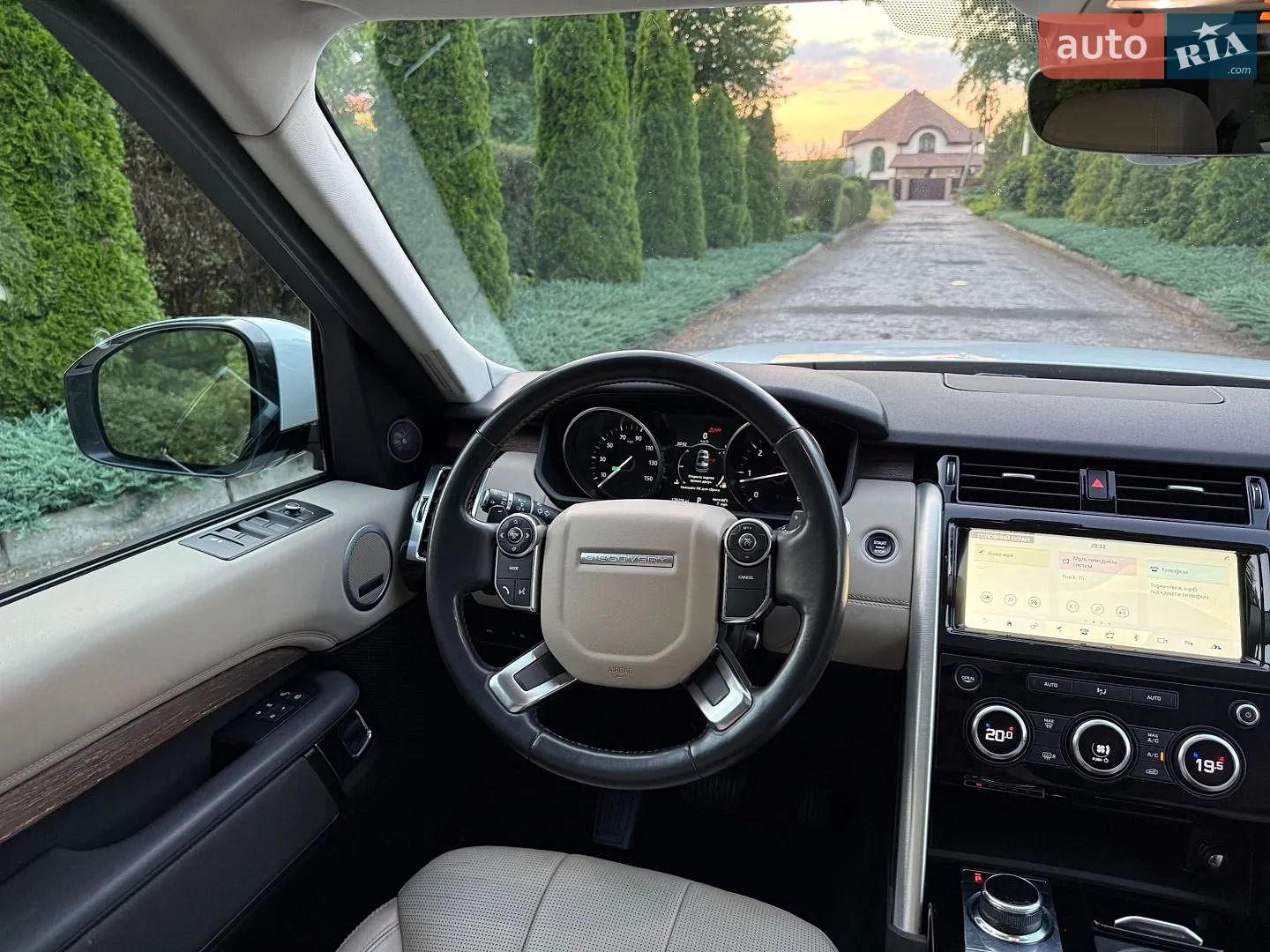 2017 Land Rover Discovery - мініатюра 75