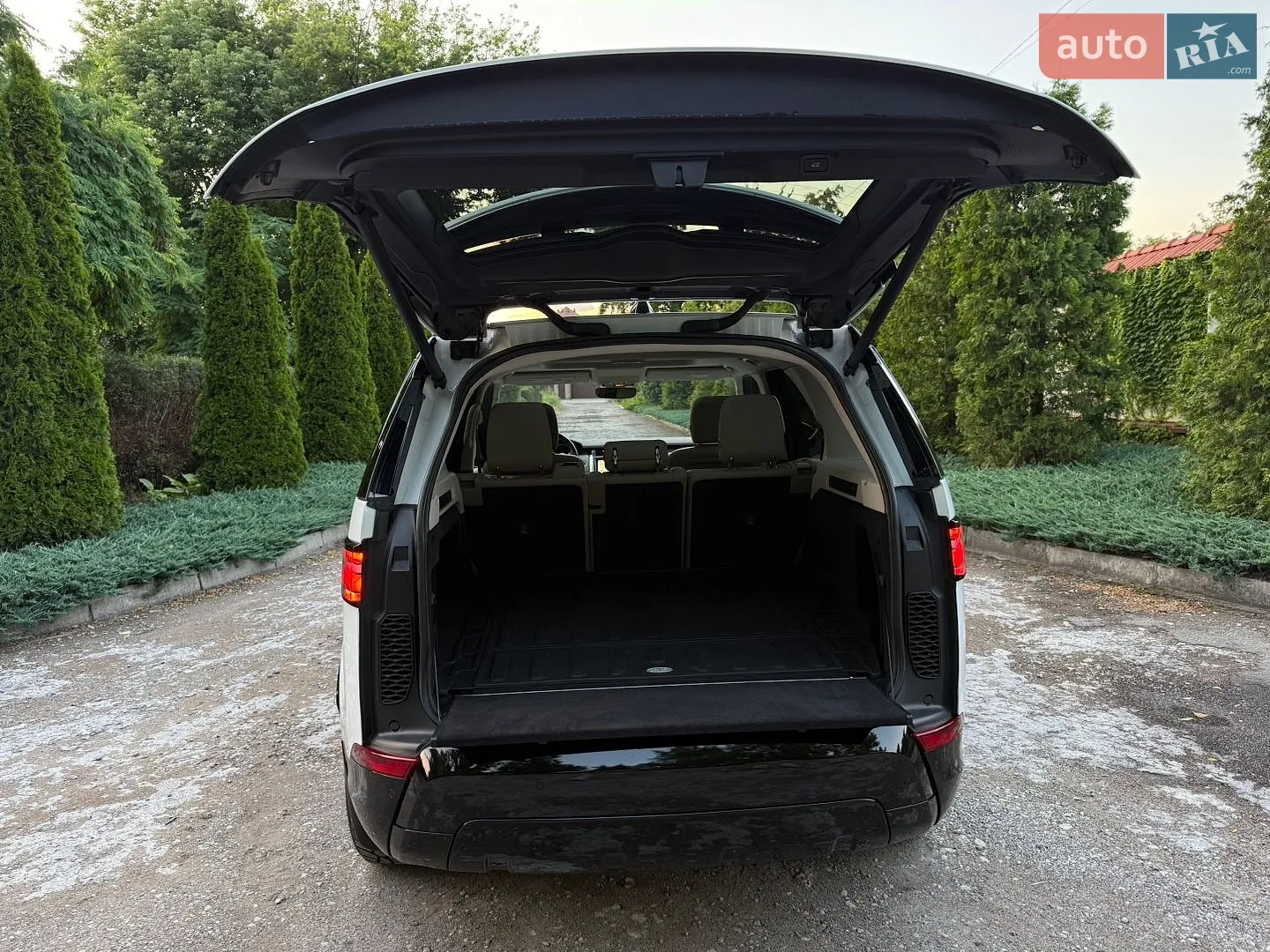 2017 Land Rover Discovery - мініатюра 78