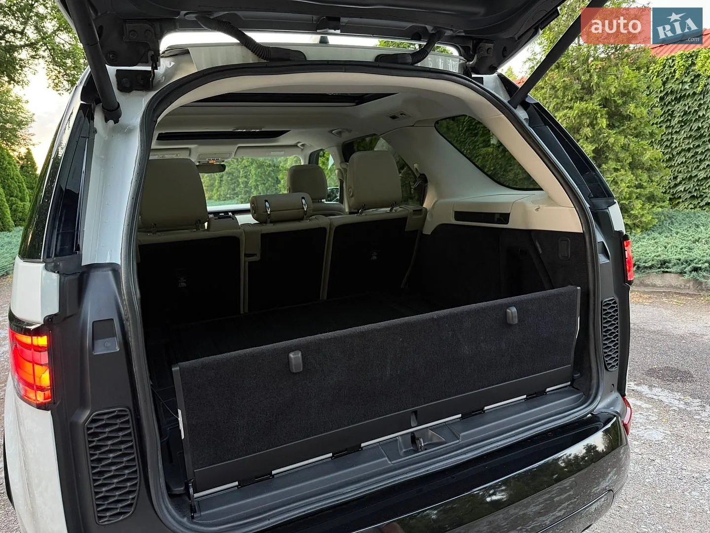 2017 Land Rover Discovery - мініатюра 81