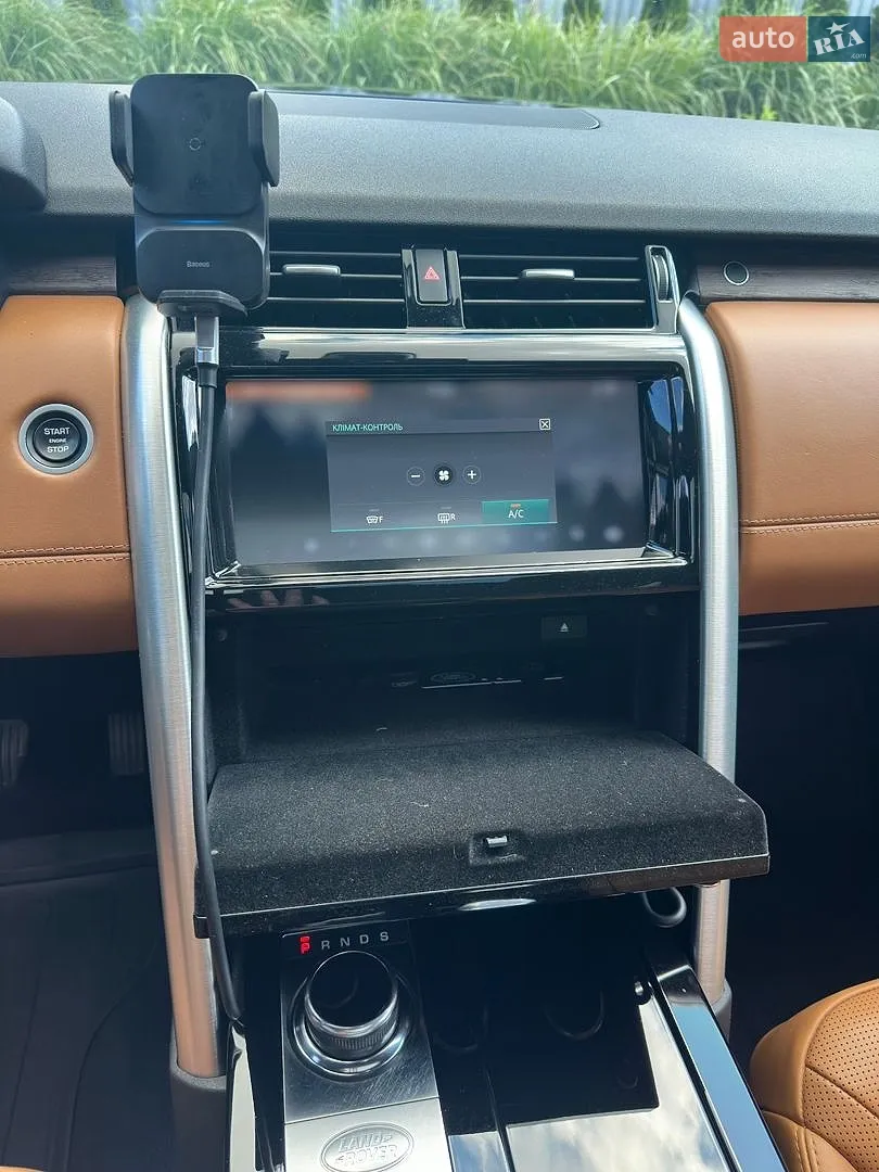 2017 Land Rover Discovery - мініатюра 16