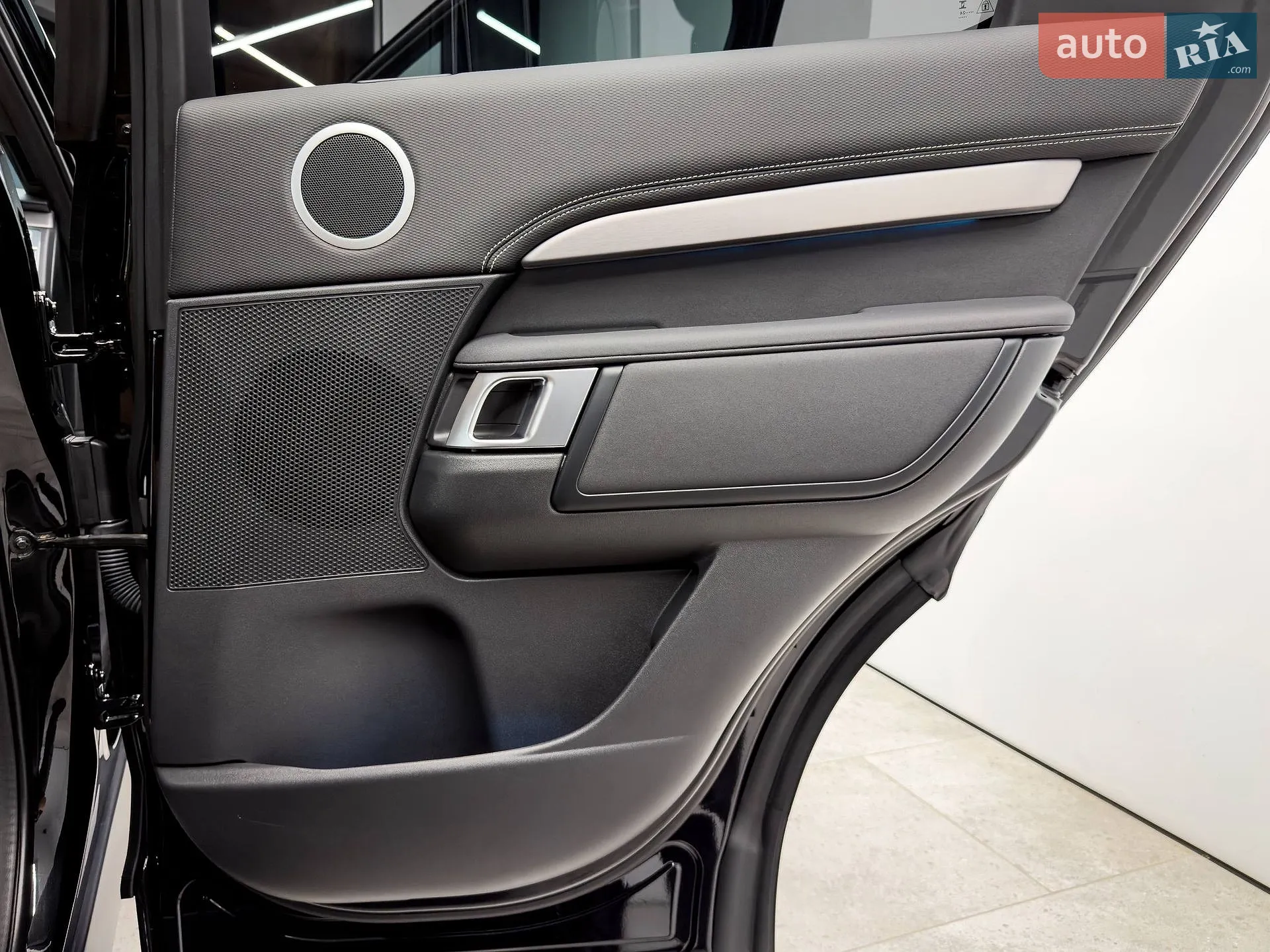 2024 Land Rover Discovery - мініатюра 68
