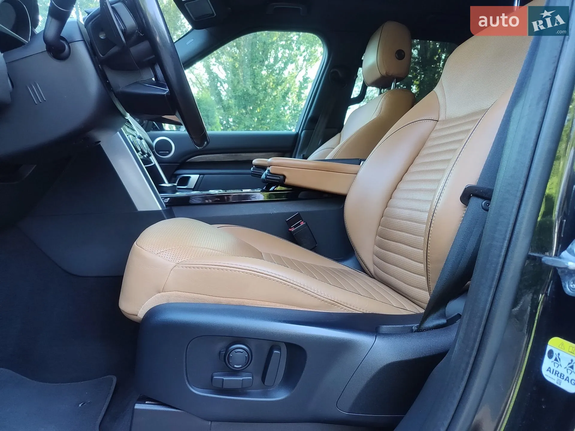 2017 Land Rover Discovery - мініатюра 28