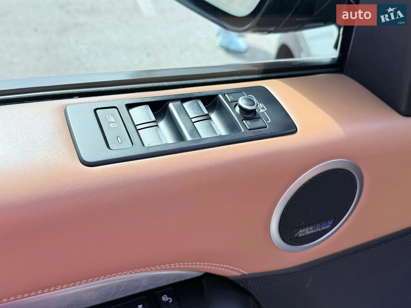 2017 Land Rover Discovery - мініатюра 46