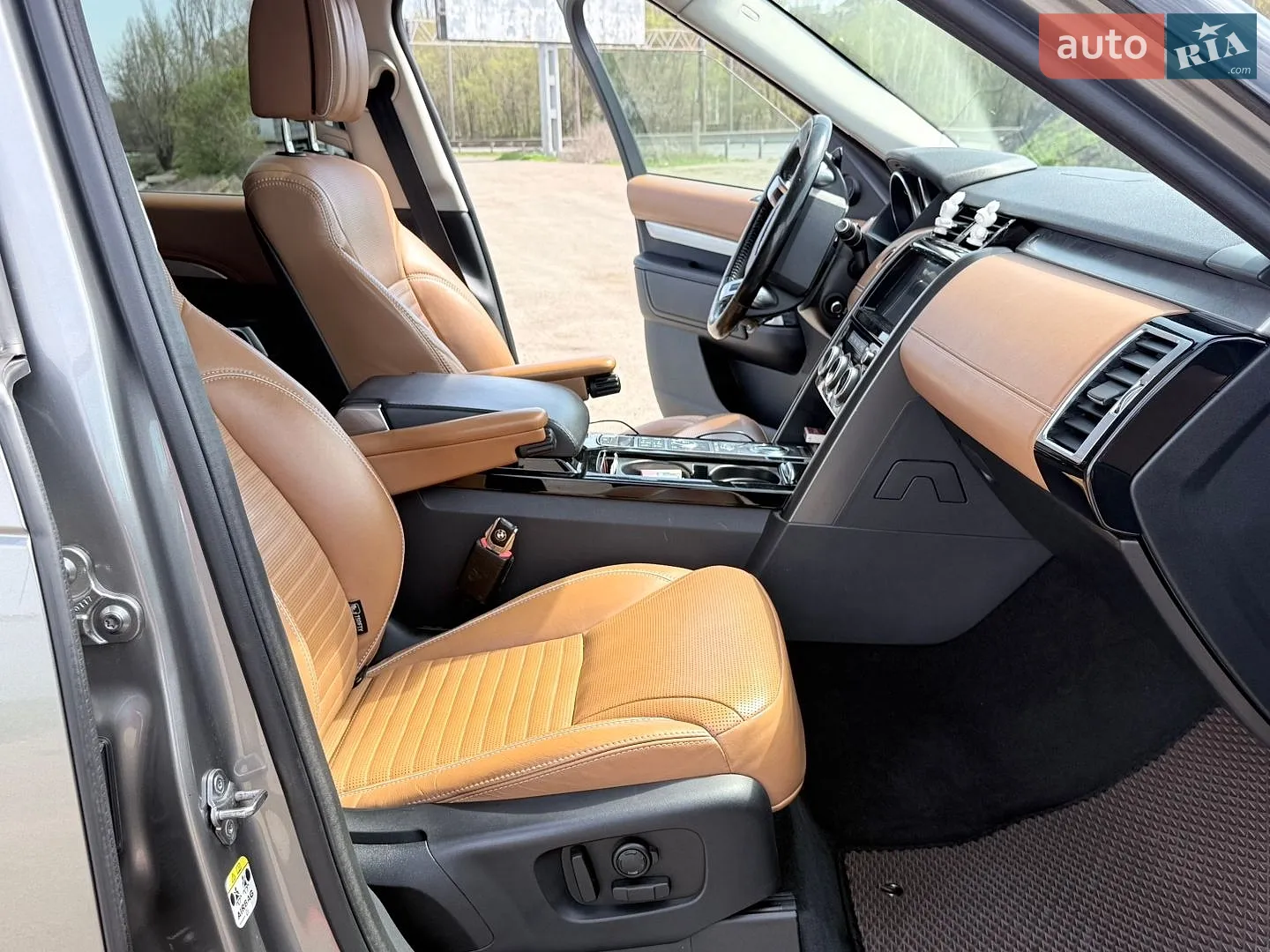 2017 Land Rover Discovery - мініатюра 55