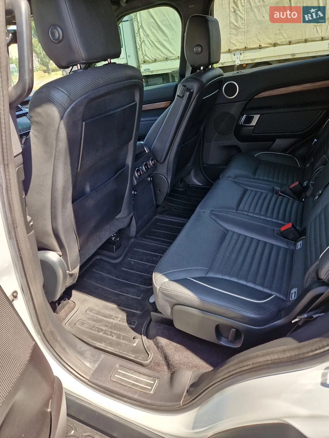 2018 Land Rover Discovery - мініатюра 14