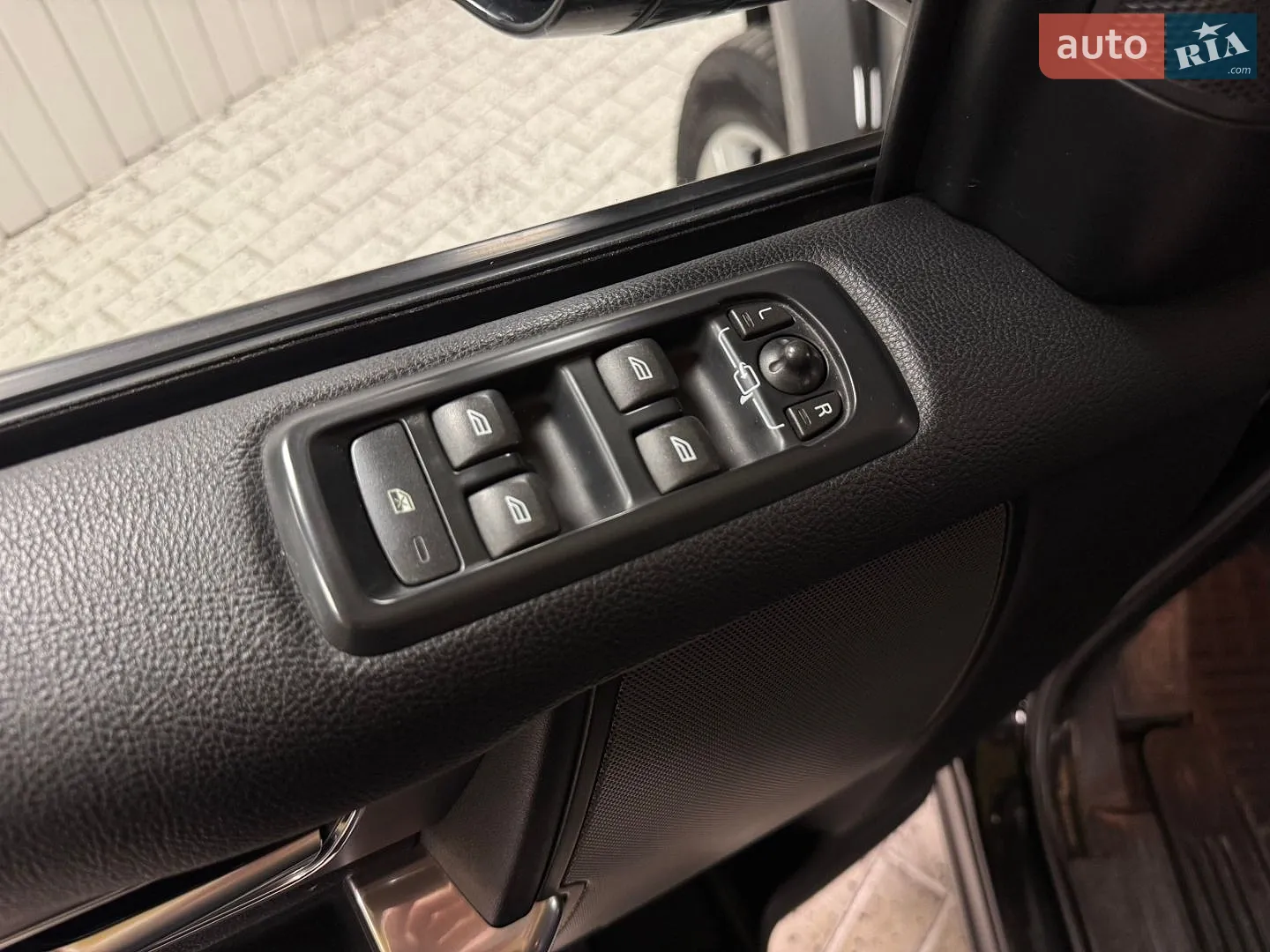 2016 Land Rover Discovery - мініатюра 13