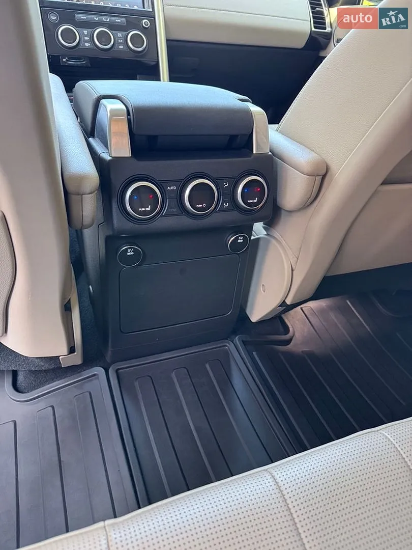 2017 Land Rover Discovery - мініатюра 25