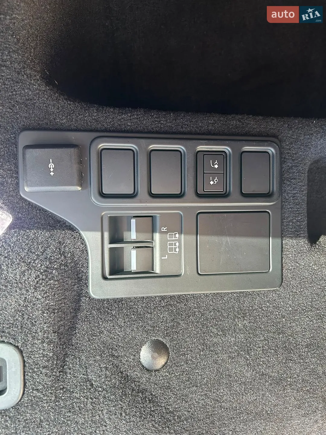 2023 Land Rover Discovery - мініатюра 31
