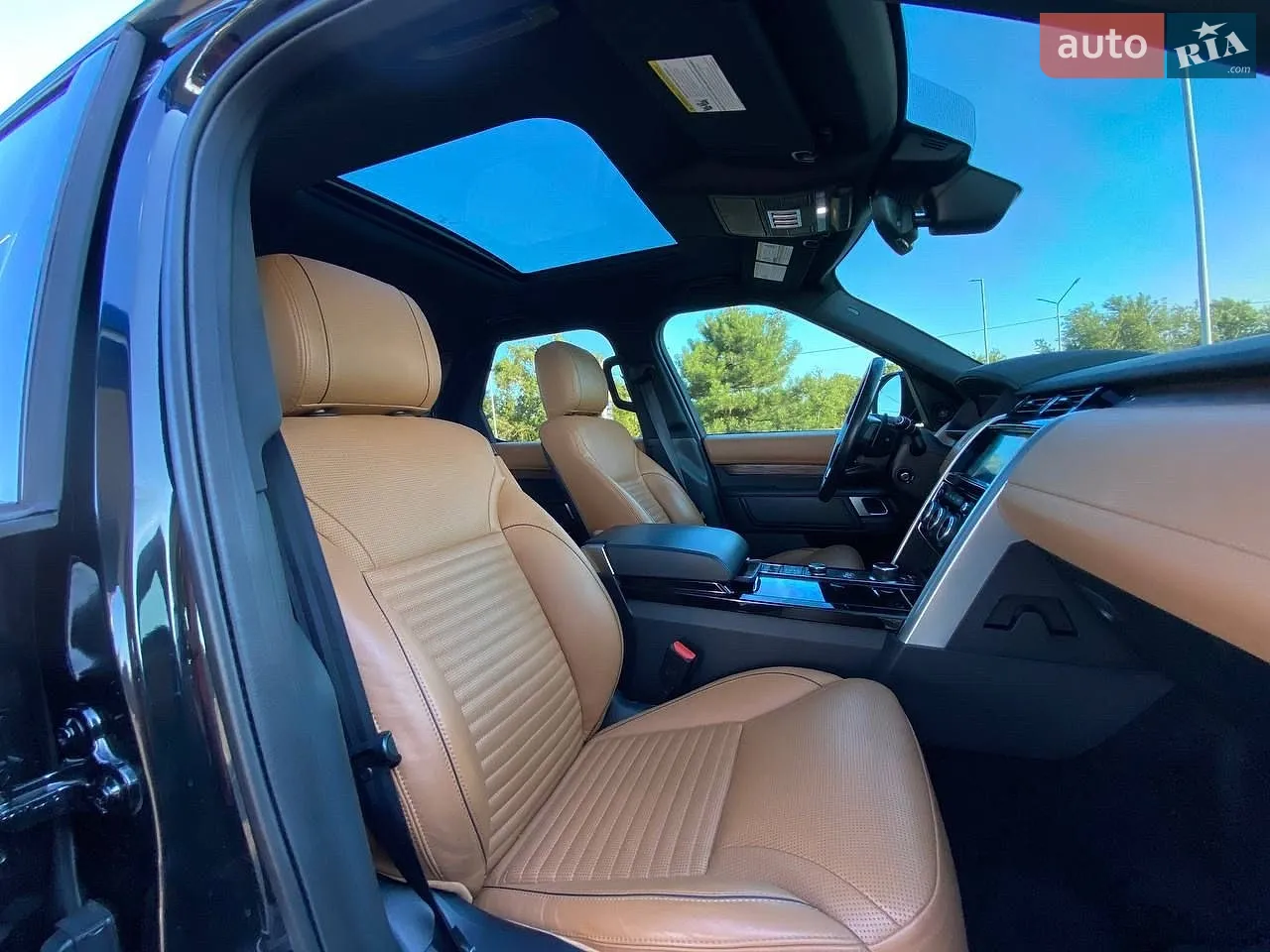2017 Land Rover Discovery - мініатюра 24