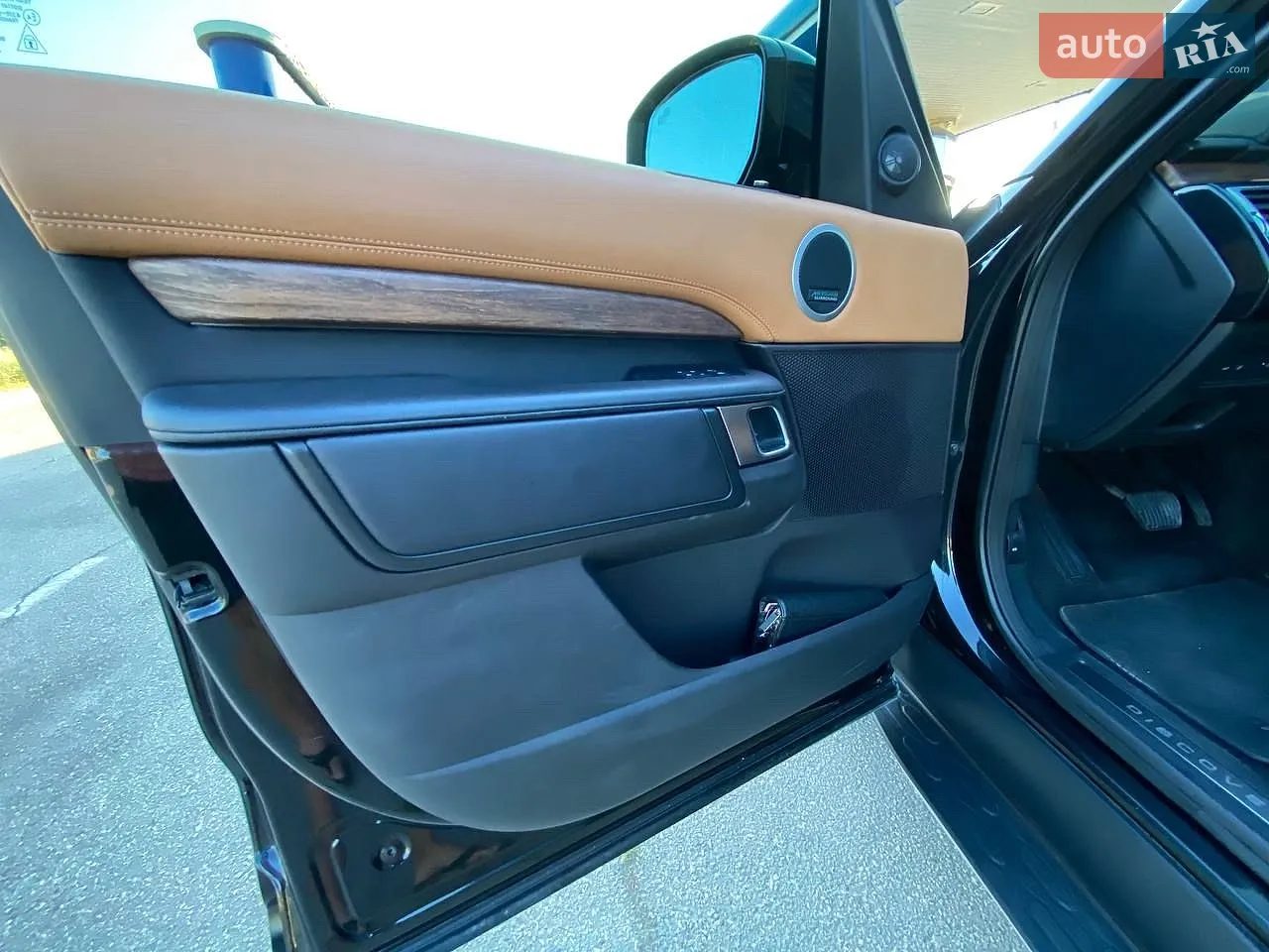 2017 Land Rover Discovery - мініатюра 37