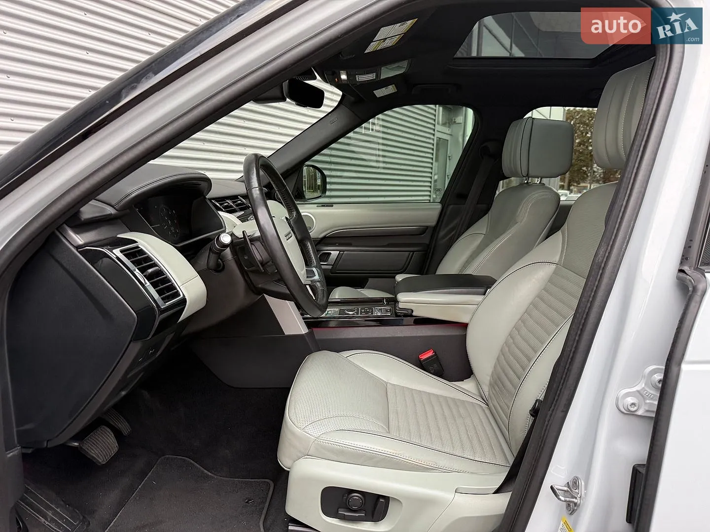 2019 Land Rover Discovery - мініатюра 25